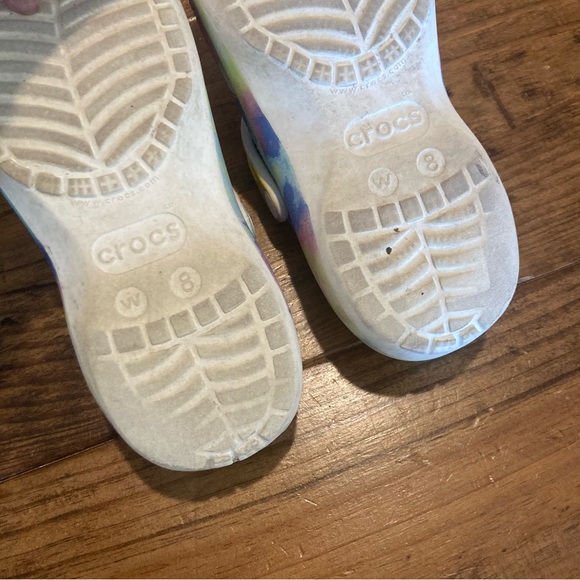 CROCS Water Shoes - Multicolor Tie-Dye Crocs Classic Clogs rainbow bright - Picture 8 of 8